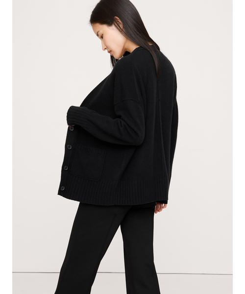 Banana Republic（バナナリパブリック）の「オーバーサイズ ボーイフレンド カシミヤカーディガン（カーディガン/ボレロ・レディース・ブラック/ベージュ・L/XS/M/S）」の3枚目の写真