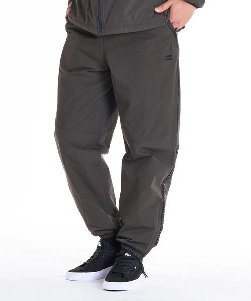 BILLABONG（ビラボン）の「BILLABONG メンズ 【A/DIV.】THERMO MESH セットアップパンツ 【2025年秋冬モデル】 @autumn/ビラボンセットアップ対応サイドロゴナイロンパンツ（その他パンツ・メンズ・ブラック/ブラック系その他・X-LARGE/LARGE/MEDIUM）」の2枚目の写真