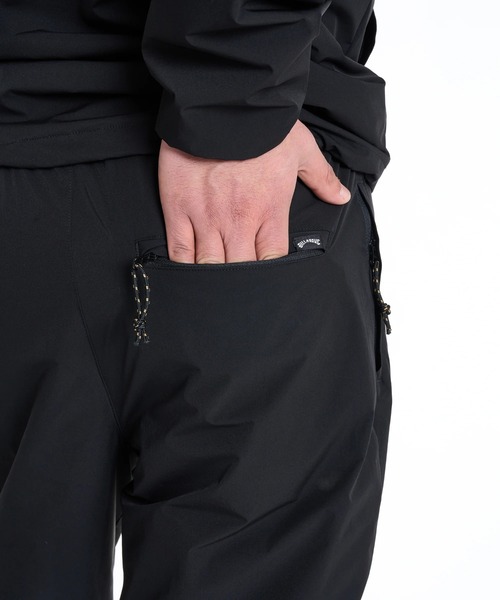 BILLABONG（ビラボン）の「BILLABONG メンズ 【A/DIV.】THERMO MESH セットアップパンツ 【2025年秋冬モデル】 @autumn/ビラボンセットアップ対応サイドロゴナイロンパンツ（その他パンツ・メンズ・ブラック/ブラック系その他・X-LARGE/LARGE/MEDIUM）」の9枚目の写真