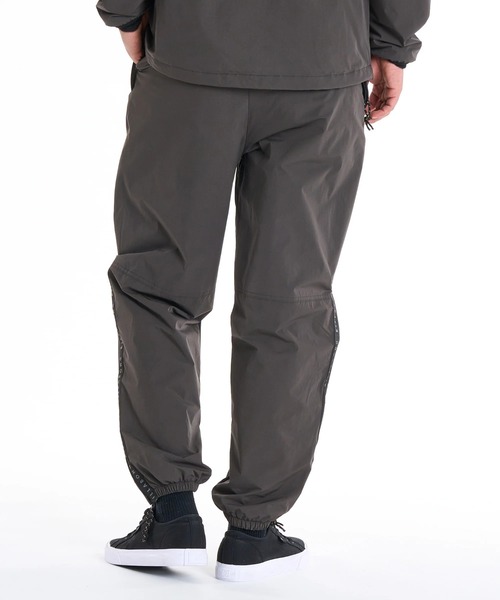 BILLABONG（ビラボン）の「BILLABONG メンズ 【A/DIV.】THERMO MESH セットアップパンツ 【2025年秋冬モデル】 @autumn/ビラボンセットアップ対応サイドロゴナイロンパンツ（その他パンツ・メンズ・ブラック/ブラック系その他・X-LARGE/LARGE/MEDIUM）」の13枚目の写真