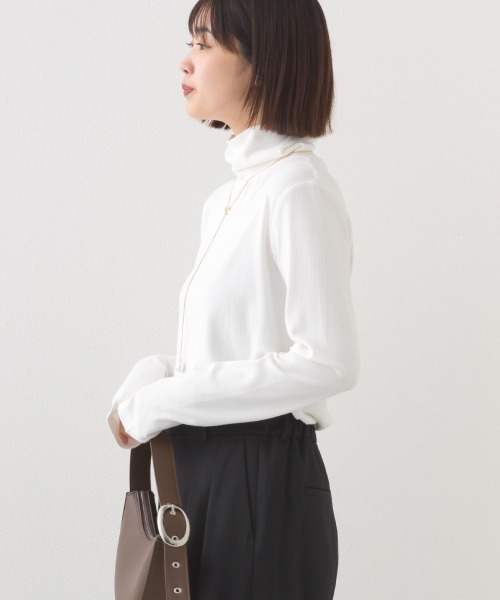 OMNES(オムネス)の「テレコタートルネック ロングスリーブ トップス(Tシャツ/カットソー・レディース・ホワイト/ブラック/ブルー/イエロー・FREE)」の17枚目の写真