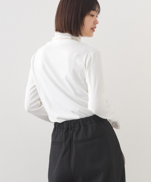 OMNES(オムネス)の「テレコタートルネック ロングスリーブ トップス(Tシャツ/カットソー・レディース・ホワイト/ブラック/ブルー/イエロー・FREE)」の18枚目の写真