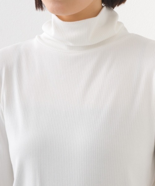 OMNES(オムネス)の「テレコタートルネック ロングスリーブ トップス(Tシャツ/カットソー・レディース・ホワイト/ブラック/ブルー/イエロー・FREE)」の11枚目の写真