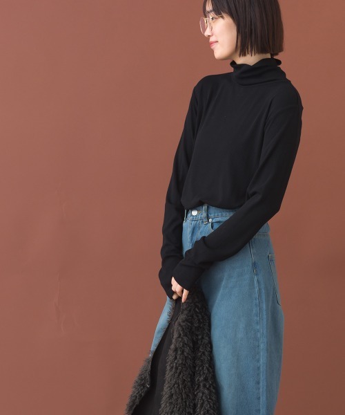 OMNES(オムネス)の「テレコタートルネック ロングスリーブ トップス(Tシャツ/カットソー・レディース・ブルー/ブラック/ホワイト/イエロー・FREE)」の16枚目の写真