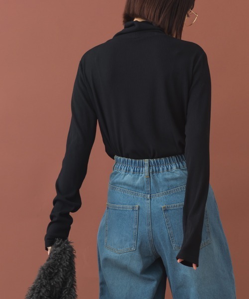 OMNES(オムネス)の「テレコタートルネック ロングスリーブ トップス(Tシャツ/カットソー・レディース・ブルー/ブラック/ホワイト/イエロー・FREE)」の18枚目の写真