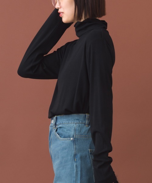 OMNES(オムネス)の「テレコタートルネック ロングスリーブ トップス(Tシャツ/カットソー・レディース・ブルー/ブラック/ホワイト/イエロー・FREE)」の20枚目の写真