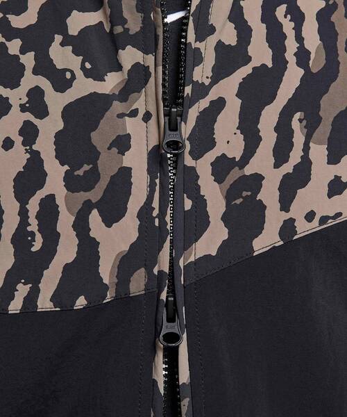 NIKE（ナイキ）の「《セットアップ対応商品》ナイキ スポーツウェア ウィメンズ ウーブン プリンテッド ジャケット / Nike Sportswear Women's Woven Printed Jacket IB7264-010 Black（ナイロンジャケット・レディース・ブラック・XL/XS/L/M/S）」の12枚目の写真