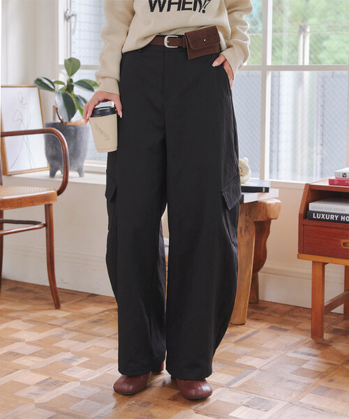 KOBE LETTUCE(コウベレタス)の「ミニポーチベルト付きカーゴカーブパンツ(カーゴパンツ・レディース・ブラック/ブラウン系/ネイビー・M)」の2枚目の写真