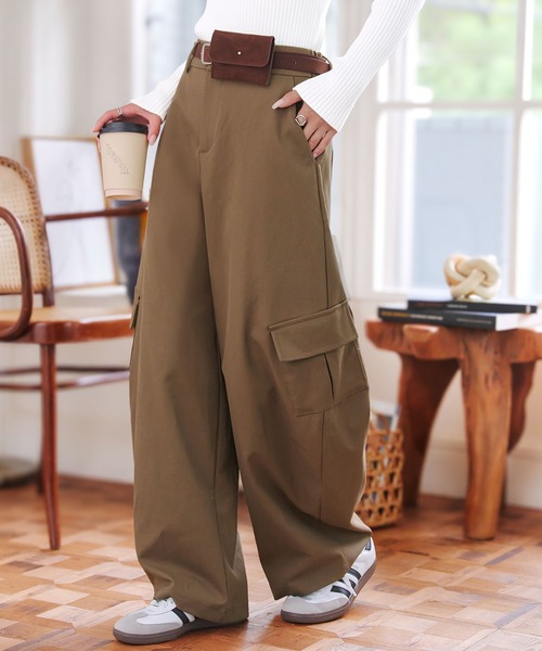 KOBE LETTUCE(コウベレタス)の「ミニポーチベルト付きカーゴカーブパンツ(カーゴパンツ・レディース・ブラック/ブラウン系/ネイビー・M)」の1枚目の写真