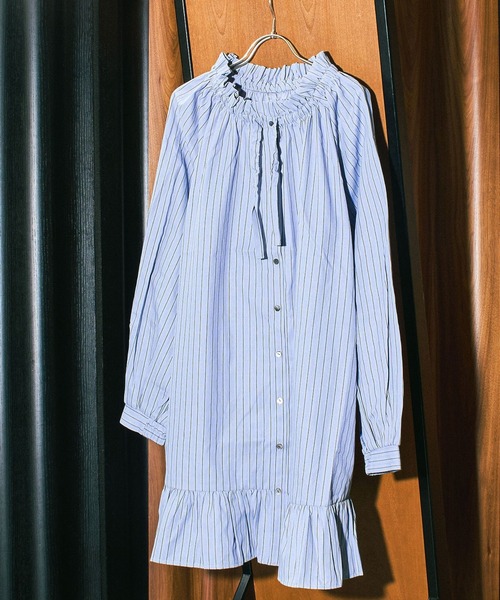 ROSE BUD(ローズバッド)の「FRILL DRESS(ワンピース・レディース・ブルー/オフホワイト・ONE SIZE)」の2枚目の写真