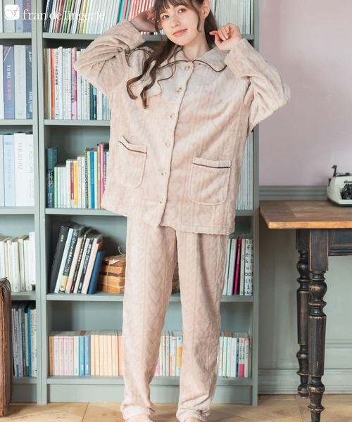 fran de lingerie（フランデランジェリー）の「もこもこ パジャマ 冬 ルームウェア レディース あったか モコモコ 前開き 着る毛布「メモリーフリース」全開上下セット（ルームウェア/パジャマ・レディース・ワイン系/オフホワイト/ネイビー/ブラウン系その他・M-L）」の3枚目の写真