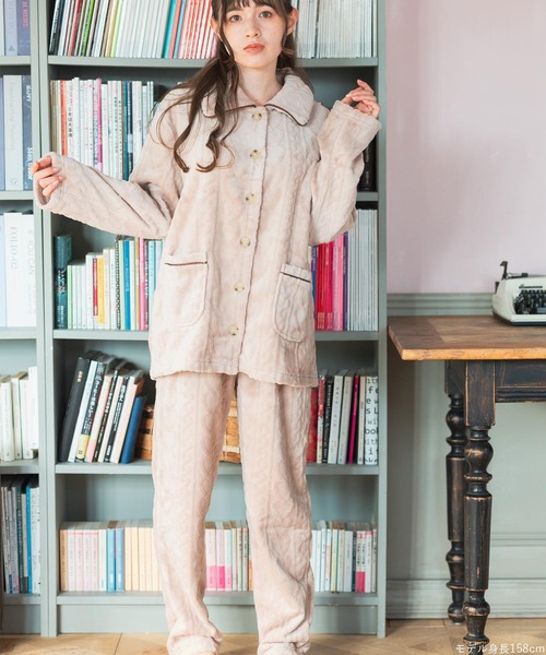 fran de lingerie（フランデランジェリー）の「もこもこ パジャマ 冬 ルームウェア レディース あったか モコモコ 前開き 着る毛布「メモリーフリース」全開上下セット（ルームウェア/パジャマ・レディース・ワイン系/オフホワイト/ネイビー/ブラウン系その他・M-L）」の5枚目の写真