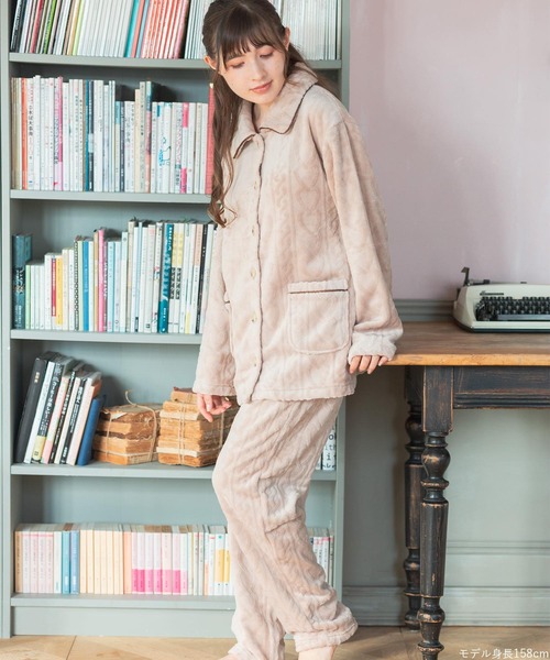 fran de lingerie（フランデランジェリー）の「もこもこ パジャマ 冬 ルームウェア レディース あったか モコモコ 前開き 着る毛布「メモリーフリース」全開上下セット（ルームウェア/パジャマ・レディース・ワイン系/オフホワイト/ネイビー/ブラウン系その他・M-L）」の6枚目の写真