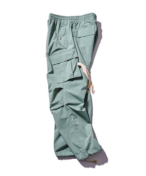 AECA（エイカ）の「CARGO PARACHUTE PANTS-GREY（スウェットパンツ・レディース・その他・SMALL/MEDIUM/LARGE）」の2枚目の写真