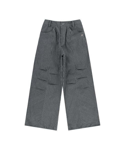 AAKAM(アーカム)の「Knee Pin-tuck Stripe Denim Pants (Black)(デニムパンツ・レディース・その他・1/2)」の2枚目の写真