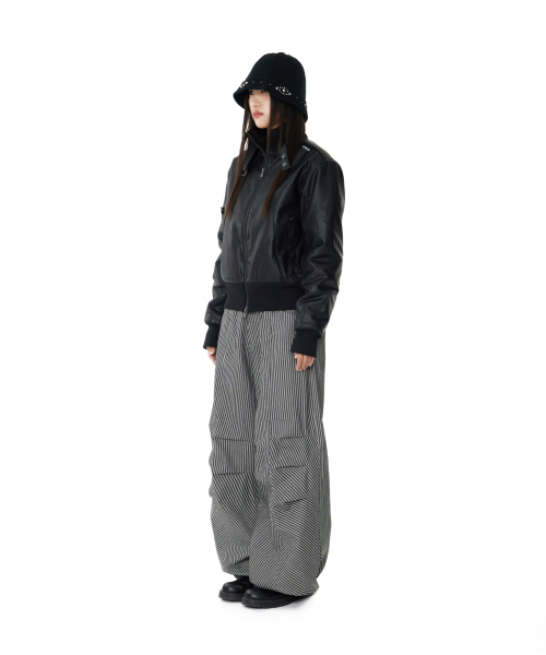 AAKAM(アーカム)の「Knee Pin-tuck Stripe Denim Pants (Black)(デニムパンツ・レディース・その他・1/2)」の6枚目の写真