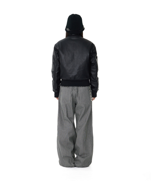 AAKAM(アーカム)の「Knee Pin-tuck Stripe Denim Pants (Black)(デニムパンツ・レディース・その他・1/2)」の7枚目の写真