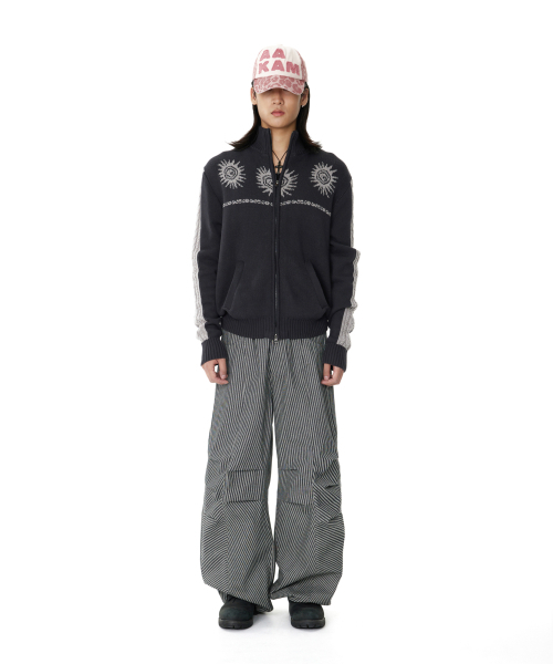 AAKAM(アーカム)の「Knee Pin-tuck Stripe Denim Pants (Black)(デニムパンツ・レディース・その他・1/2)」の10枚目の写真