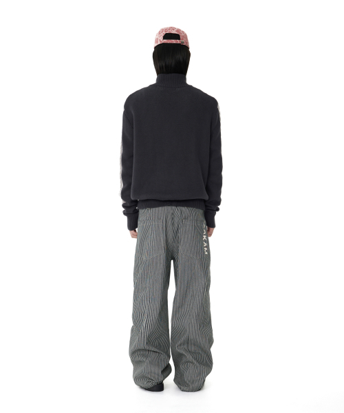 AAKAM(アーカム)の「Knee Pin-tuck Stripe Denim Pants (Black)(デニムパンツ・レディース・その他・1/2)」の11枚目の写真