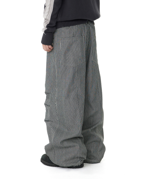 AAKAM(アーカム)の「Knee Pin-tuck Stripe Denim Pants (Black)(デニムパンツ・レディース・その他・1/2)」の13枚目の写真