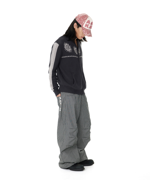 AAKAM(アーカム)の「Knee Pin-tuck Stripe Denim Pants (Black)(デニムパンツ・レディース・その他・1/2)」の14枚目の写真