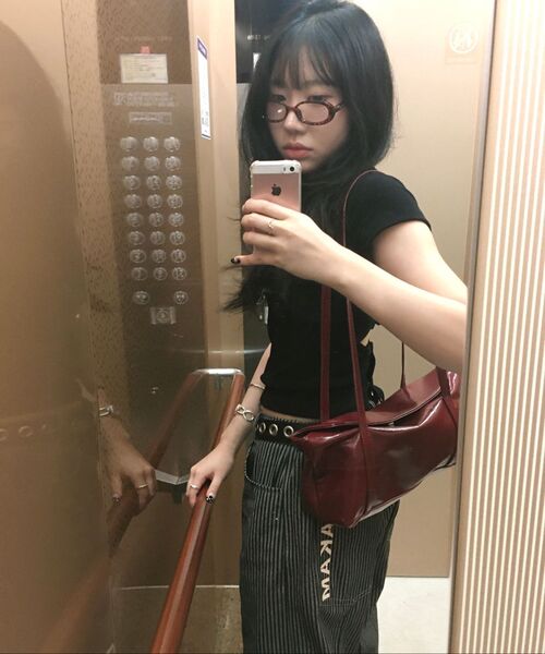 AAKAM(アーカム)の「Knee Pin-tuck Stripe Denim Pants (Black)(デニムパンツ・レディース・その他・1/2)」の16枚目の写真