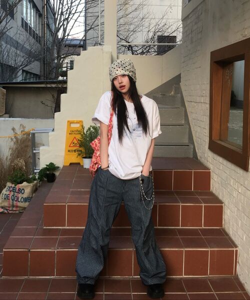 AAKAM(アーカム)の「Knee Pin-tuck Stripe Denim Pants (Black)(デニムパンツ・レディース・その他・1/2)」の20枚目の写真