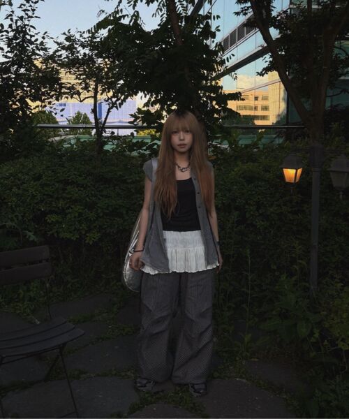 AAKAM(アーカム)の「Knee Pin-tuck Stripe Denim Pants (Black)(デニムパンツ・レディース・その他・1/2)」の22枚目の写真