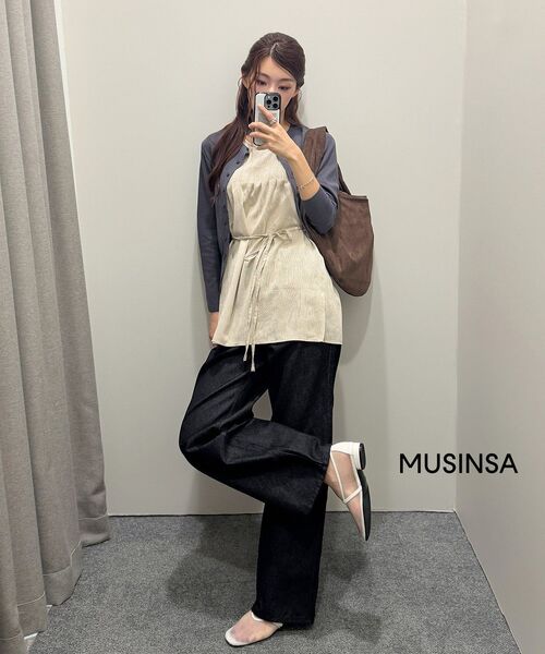 MUSINSA STANDARD WOMAN（ムシンサスタンダードウーマン）の「ウィメンズ シンセティックスエード ラウンド ホーボーバッグ [ダークブラウン]（ショルダーバッグ・レディース・その他・FREE）」の11枚目の写真