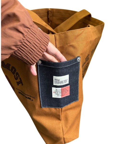 SNOOPY×OLD BETTY'S（スヌーピーカケルオールドベティーズ）の「スヌーピー【SNOOPY】Heavy Canvas Tote Bag (SNOOPY)（トートバッグ・レディース・キャメル/ネイビー/ブラック・FREE）」の10枚目の写真