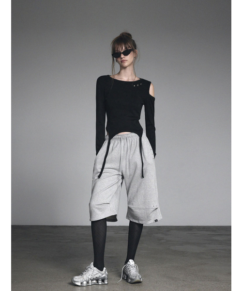 TWEE（トゥウィー）の「ズアン アイレットストラップ付き スリット長袖Tシャツ [3color]（Tシャツ/カットソー・レディース・ブラック・FREE）」の3枚目の写真