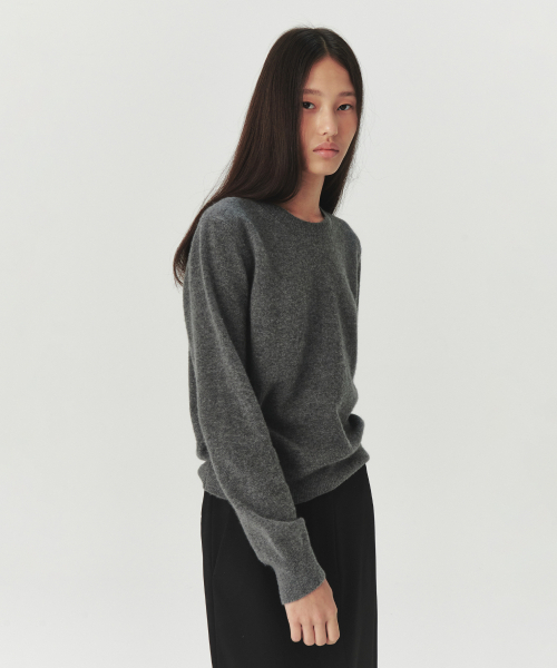 LEVAR(レバー)の「Essential Wool Round Knit - Charcoal(ニット/セーター・レディース・チャコールグレー・FREE)」の4枚目の写真