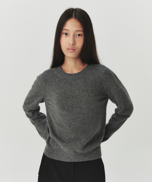 LEVAR(レバー)の「Essential Wool Round Knit - Charcoal(ニット/セーター・レディース・チャコールグレー・FREE)」の5枚目の写真