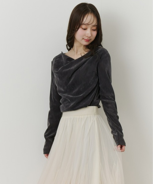 Olu.(オルドット)の「シアーベロアドレープトップス(Tシャツ/カットソー・レディース・チャコールグレー/アイボリー・FREE)」の6枚目の写真