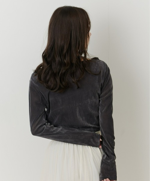 Olu.(オルドット)の「シアーベロアドレープトップス(Tシャツ/カットソー・レディース・チャコールグレー/アイボリー・FREE)」の7枚目の写真