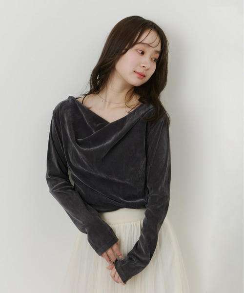 Olu.(オルドット)の「シアーベロアドレープトップス(Tシャツ/カットソー・レディース・チャコールグレー/アイボリー・FREE)」の4枚目の写真