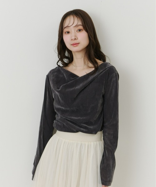 Olu.(オルドット)の「シアーベロアドレープトップス(Tシャツ/カットソー・レディース・チャコールグレー/アイボリー・FREE)」の5枚目の写真