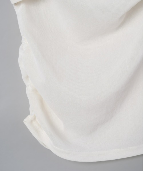 Olu.(オルドット)の「シアーベロアドレープトップス(Tシャツ/カットソー・レディース・チャコールグレー/アイボリー・FREE)」の17枚目の写真