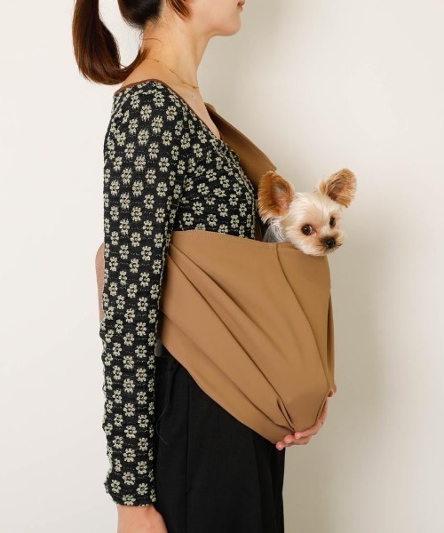 moncheri(モンシェリ)の「シンプルワイドスリング【軽量・長さ調整可能・飛び出し防止リード付】(ペット用キャリーケース・レディース・ベージュ/ブラウン/カーキ・S/M/L)」の8枚目の写真