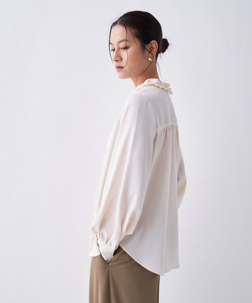 cloenc（クロエンス）の「【着映え／手洗い可】フロントフリルブラウス（シャツ/ブラウス・レディース・ライトベージュ/サックスブルー/ホワイト系3・02）」の8枚目の写真