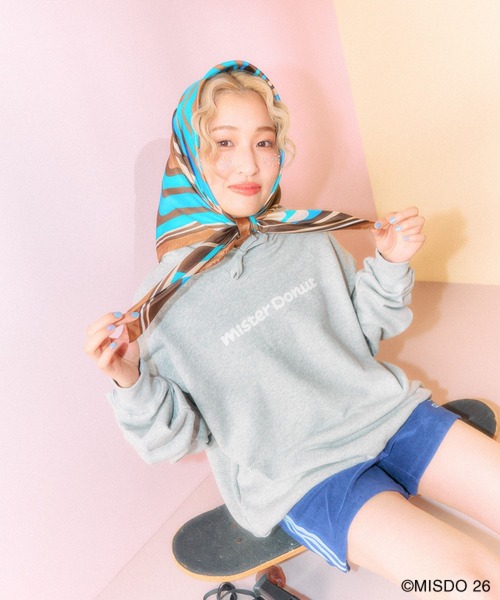 LEPSIM(レプシィム)の「【Mister Donut】フォトプリントパーカー 627324(パーカー・レディース・グレー/ネイビー・FREE)」の1枚目の写真