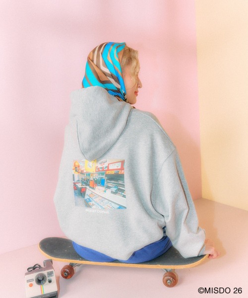 LEPSIM(レプシィム)の「【Mister Donut】フォトプリントパーカー 627324(パーカー・レディース・グレー/ネイビー・FREE)」の3枚目の写真