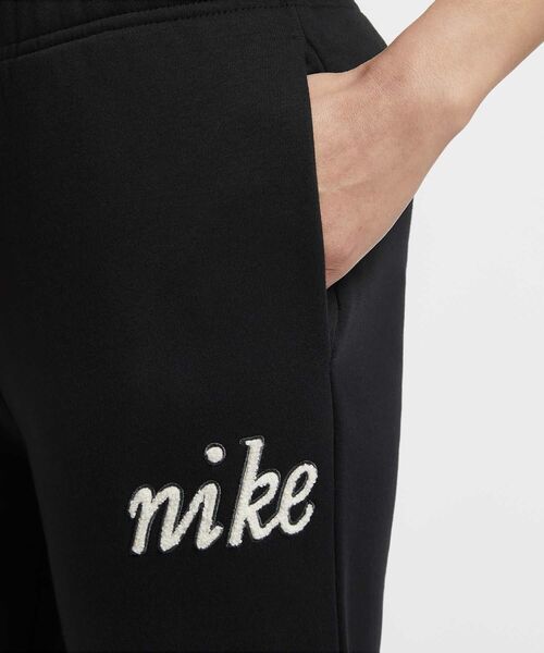 NIKE（ナイキ）の「ナイキ スポーツウェア クラブ フリース ウィメンズ ミッドライズ スウェットパンツ / Nike Sportswear Club Fleece Women’s Mid-Rise Sweatpants IQ3739-010 Black（スウェットパンツ・レディース・ブラック・L/XS/XL/S/M）」の4枚目の写真