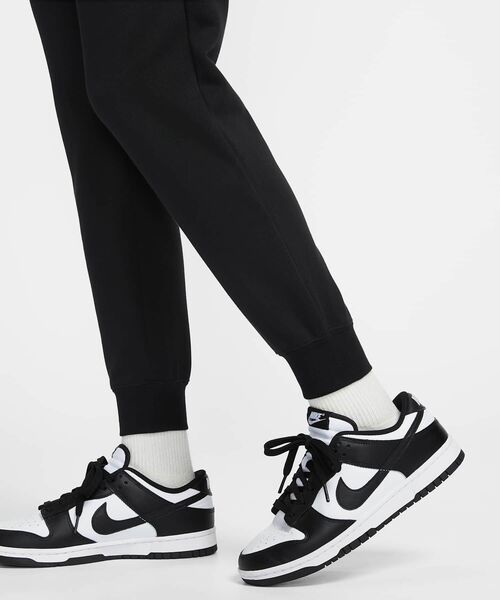 NIKE（ナイキ）の「ナイキ スポーツウェア クラブ フリース ウィメンズ ミッドライズ スウェットパンツ / Nike Sportswear Club Fleece Women’s Mid-Rise Sweatpants IQ3739-010 Black（スウェットパンツ・レディース・ブラック・L/XS/XL/S/M）」の5枚目の写真