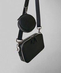 Lui's（ルイス）の「コンセキュティブスクエアショルダーバッグ（ショルダーバッグ）」