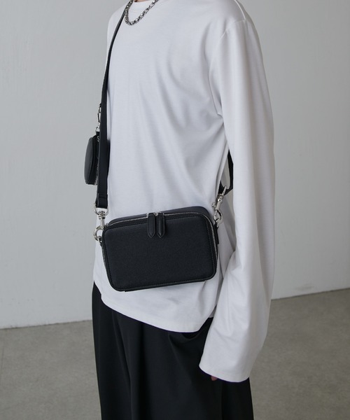 Lui's（ルイス）の「コンセキュティブスクエアショルダーバッグ（ショルダーバッグ・メンズ・ブラック系その他/ブラック・FREE）」の8枚目の写真