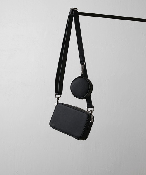 Lui's（ルイス）の「コンセキュティブスクエアショルダーバッグ（ショルダーバッグ・メンズ・ブラック系その他/ブラック・FREE）」の4枚目の写真