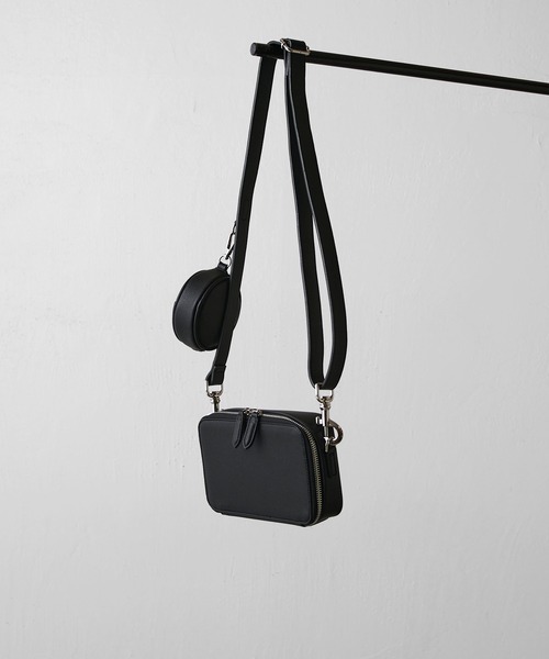 Lui's（ルイス）の「コンセキュティブスクエアショルダーバッグ（ショルダーバッグ・メンズ・ブラック系その他/ブラック・FREE）」の3枚目の写真