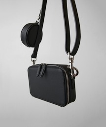 Lui's（ルイス）の「コンセキュティブスクエアショルダーバッグ（ショルダーバッグ）」