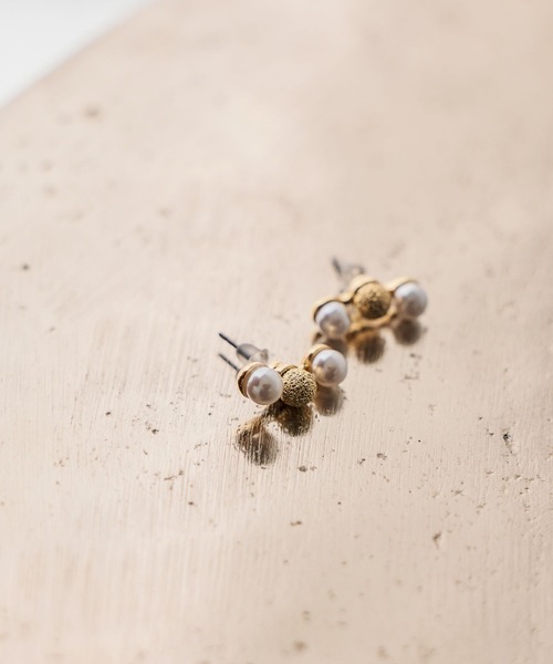 studio CLIP(スタディオクリップ)の「3パールバーピアス(ピアス(両耳用)・レディース・ホワイト/その他1・FREE)」の2枚目の写真